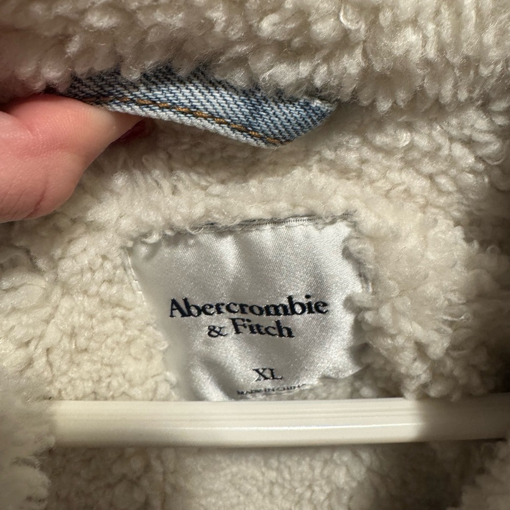 Abercrombie Denim Jacket with Sherpa Lining - Picture 3 of 4
